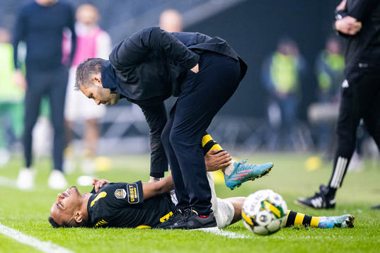 AIKs Bilal Hussein och Hammarbys tränare Marti Cifuentes