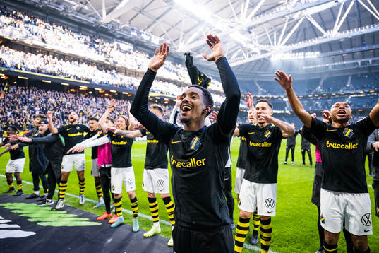 AIKs Alexander Fesshaie Beraki jublar