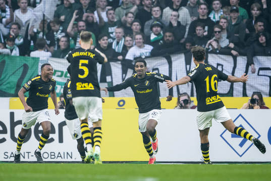 AIKs Alexander Fesshaie Beraki jublar