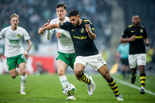 Hammarbys Pavle Vagic och AIKs Omar Faraj