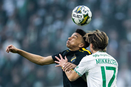 AIKs Rui Modesto och Hammarbys August Mikkelsen