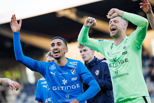 Halmstads Amir Al-Ammari och målvakt Malkolm Nilsson