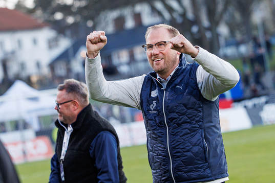 Halmstads tränare Magnus Haglund jublar