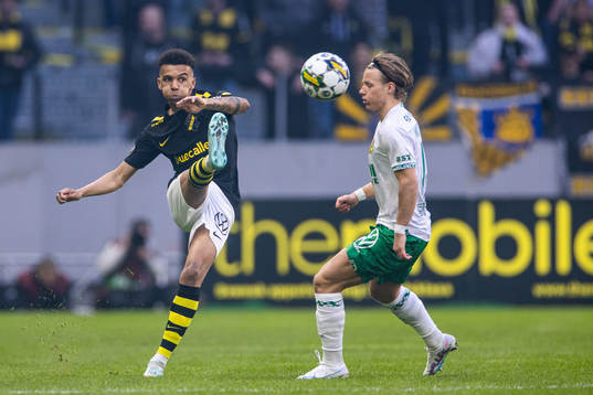 AIKs Rui Modesto och Hammarbys August Mikkelsen
