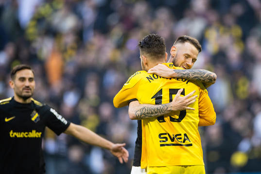 s Alexander Milosevic och målvakt Kristoffer Nordfeldt