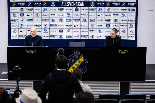 s tränare Andreas Brännström och Hammarbys tränare