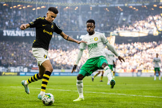 s Rui Modesto och Hammarbys Shaquille Pinas