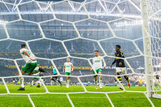 s Alexander Fesshaie i samband med 1-0