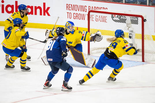 Nathalie Lidman, Annie Silén, goaltender Emma Söderberg