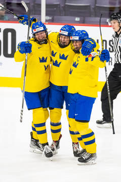 Anna Kjellbin of Sweden celebrates with Sara Hjalmarsson