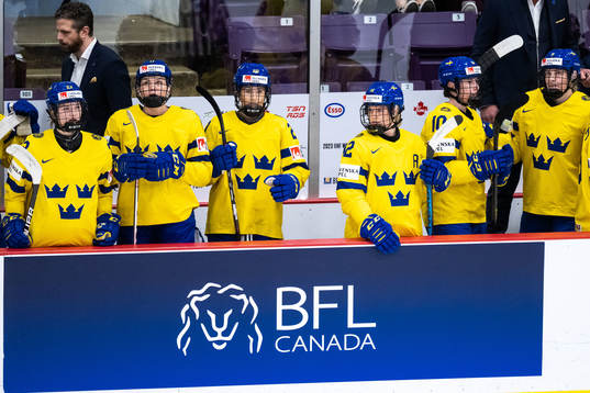 Players of Sweden looks dejected
