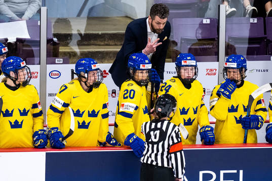 Head coach Ulf Lundberg of Sweden