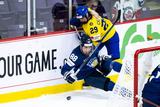 Ronja Savolainen of Finland and Olivia Carlsson of Sweden