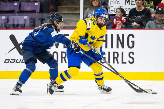 Nelli Laitinen of Finland and Lina Ljungblom of Sweden