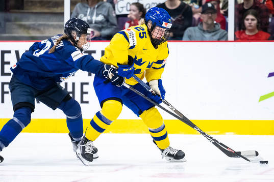 Nelli Laitinen of Finland and Lina Ljungblom of Sweden
