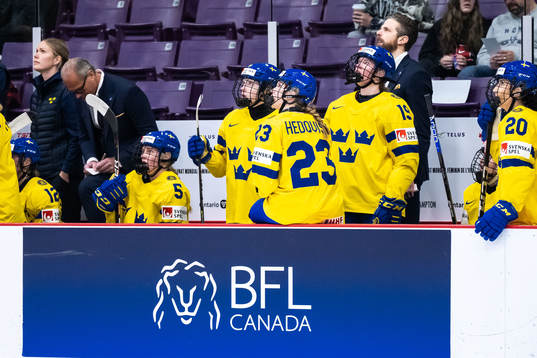 Players of Sweden looks dejected