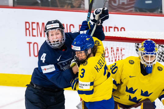 Rosa Lindstedt of Finland and Anna Kjellbin of Sweden