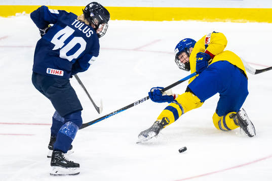 Noora Tulus of Finland and Linnéa Andersson of Sweden