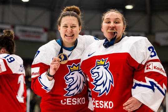 Karolina Kosinova and goaltender Katerina Zechovska of