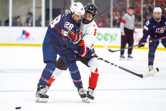 Amanda Kessel of USA and Rebecca Johnston of Canada