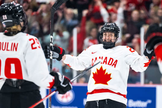 Erin Ambrose of Canada celebrates 1-0 scored by