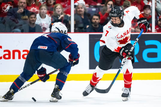 Caroline Harvey of USA and Laura Stacey of Canada