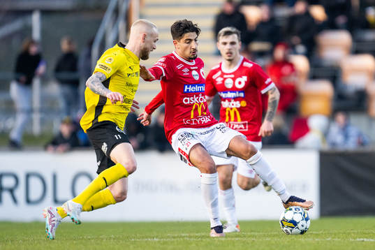 Degerfors Peter Gwargis och Mjällbys Adam Ståhl