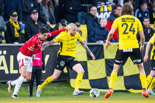 Degerfors Peter Gwargis och Mjällbys Adam Ståhl