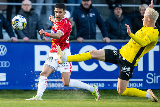 Degerfors Elyas Bouzaiene och Mjällbys Otto Rosengren