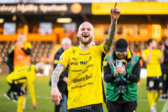 Mjällbys Adam Ståhl jublar