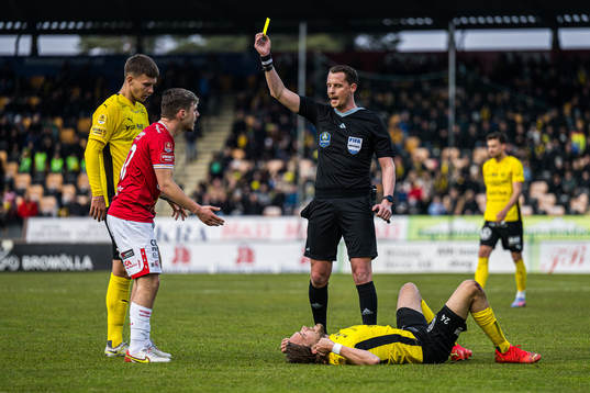 Degerfors Damjan Pavlovic får varning, Mjällbys Tom
