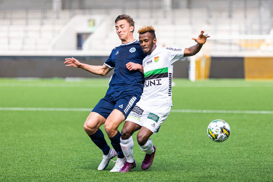 Utsiktens Wilhelm Nilsson och GAIS Richard Emeka Friday