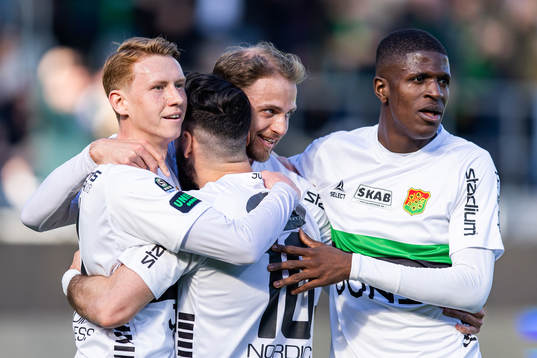 GAIS Julius Lindberg jublar med Gustav Lundgren, Mervan
