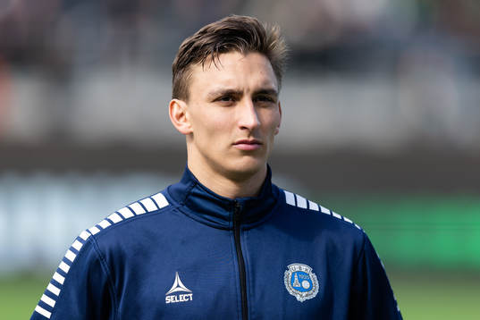Utsiktens Wilhelm Nilsson på line up innan fotbollsmatchen