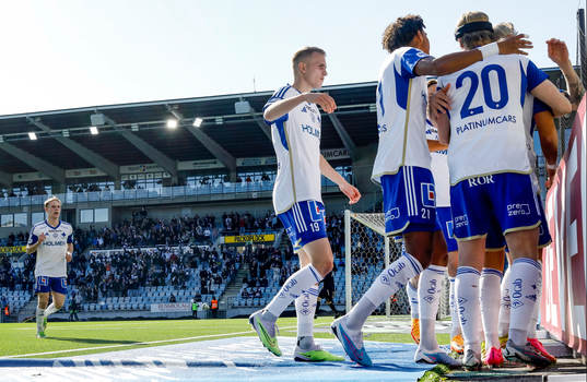 IFK Norrköpings spelare jublar