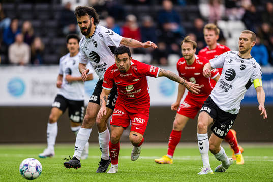 Diogo Tomas of Odd and Niklas Castro of Brann