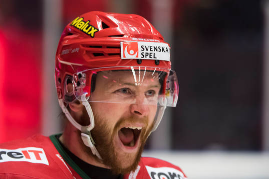 Modos Sebastian Ohlsson jublar