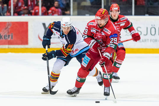 Djurgårdens Lukas Vejdemo och Modos Mikkel Aagaard
