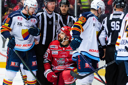 Djurgårdens Linus Arnesson och Modos Marcus Vela