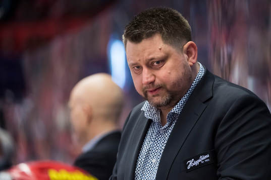 Modos tränare Mattias Karlin