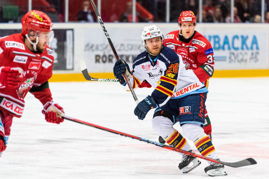 Djurgårdens Emil Berglund och Modos Daniel Mannberg