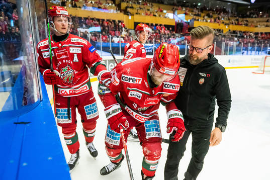 Modos Josef Ingman får hjälp av isen