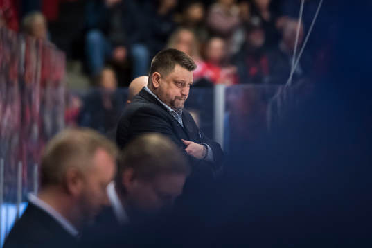 Modos tränare Mattias Karlin