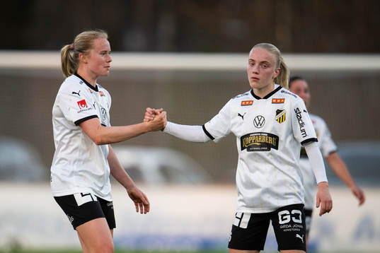 Häckens Julie Blakstad och Anna Sandberg