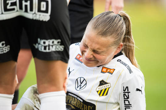 Häckens Stine Larsson har ont