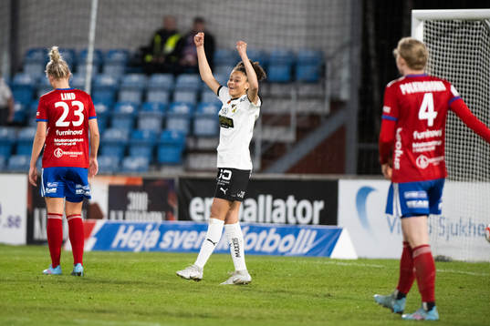 Häckens Felicia Schröder jublar