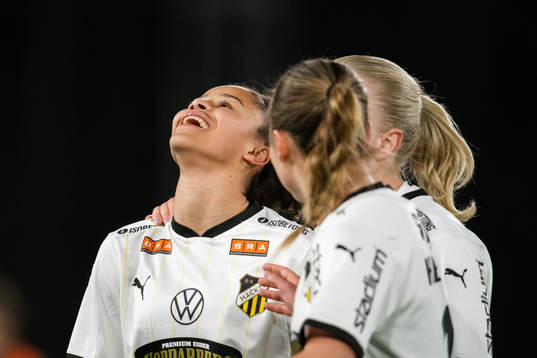 Häckens Felicia Schröder jublar
