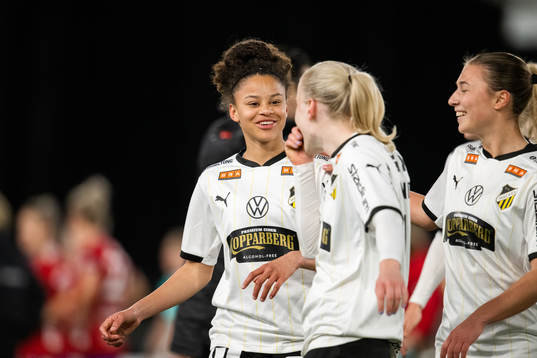 Häckens Felicia Schröder jublar