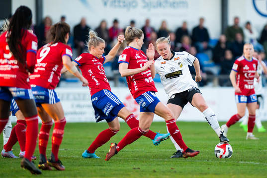 Häckens Julie Blakstad