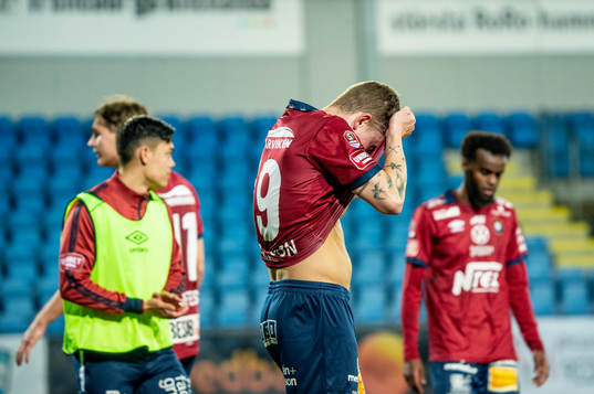 Örgrytes Anton Andreasson deppar med lagkamraterna